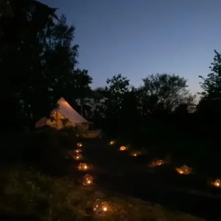 Jaskolkowo Glamping